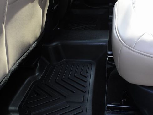 Used 2021 Ford Explorer XLT w/ Equipment Group 202A image 20