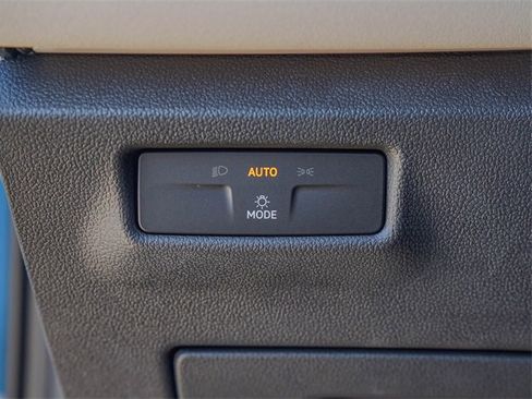 New 2025 Volkswagen Tiguan SE image 14