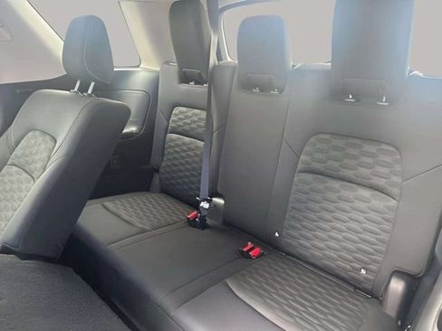 Used 2024 Nissan Pathfinder SV FWD image 12