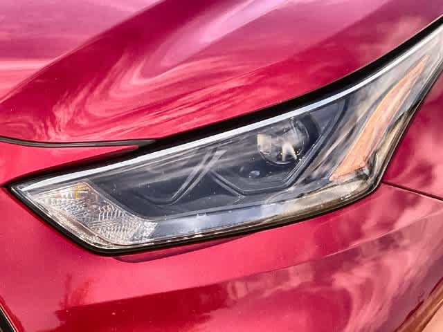 Used 2022 Toyota Highlander XLE AWD/4WD image 6