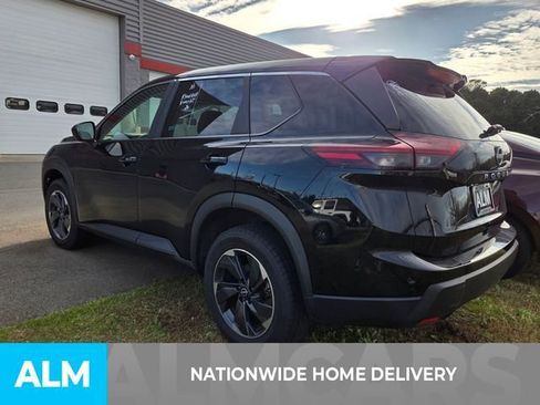 Used 2025 Nissan Rogue SV image 4