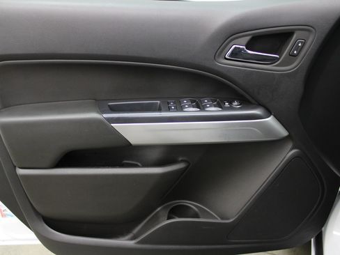 Used 2022 Chevrolet Colorado LT w/ LT Convenience Package image 11