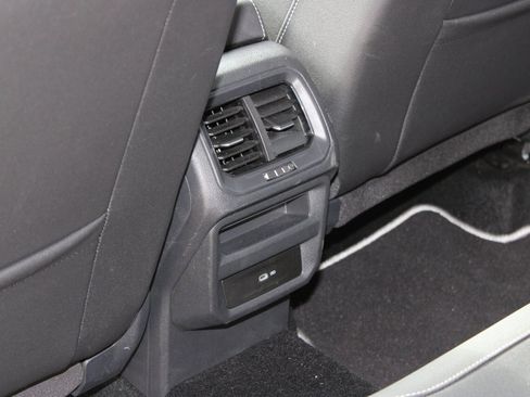 Used 2024 Volkswagen Taos SE image 17