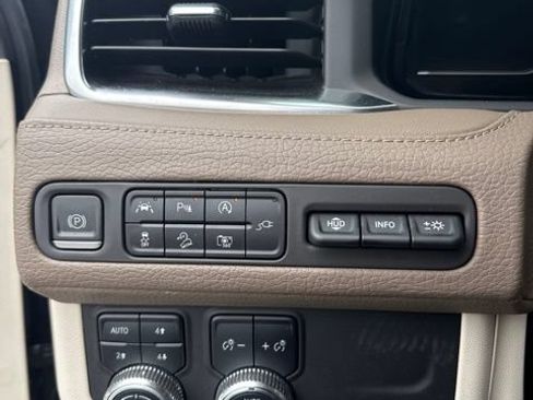 Used 2022 GMC Yukon Denali AWD/4WD image 24