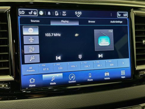 Used 2024 Chrysler Pacifica Touring-L FWD image 21