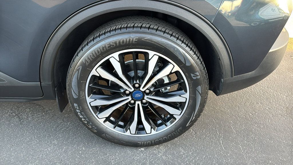 Certified 2022 Ford Escape SE w/ SE Sport Appearance Package FWD image 8