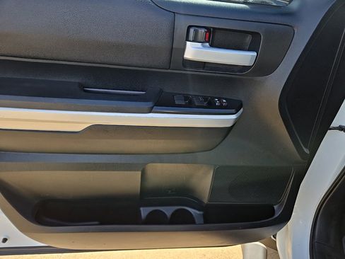 Used 2016 Toyota Tundra SR5 image 12