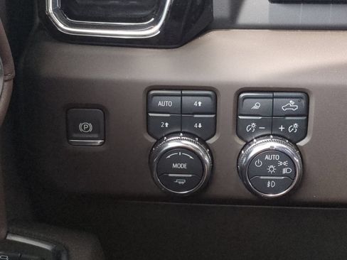 Used 2025 GMC Sierra 1500 Denali w/ Denali Reserve Package AWD/4WD image 41