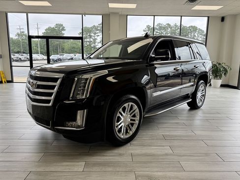 Used 2018 Cadillac Escalade 2WD image 3
