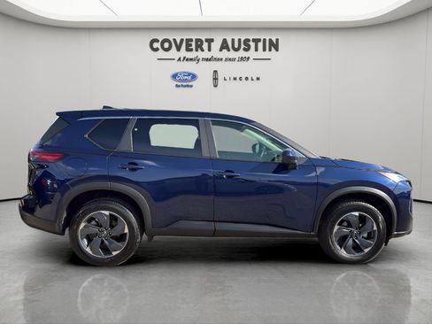 Used 2025 Nissan Rogue SV FWD image 7