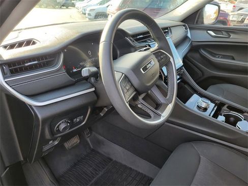 Used 2023 Jeep Grand Cherokee L Laredo image 21