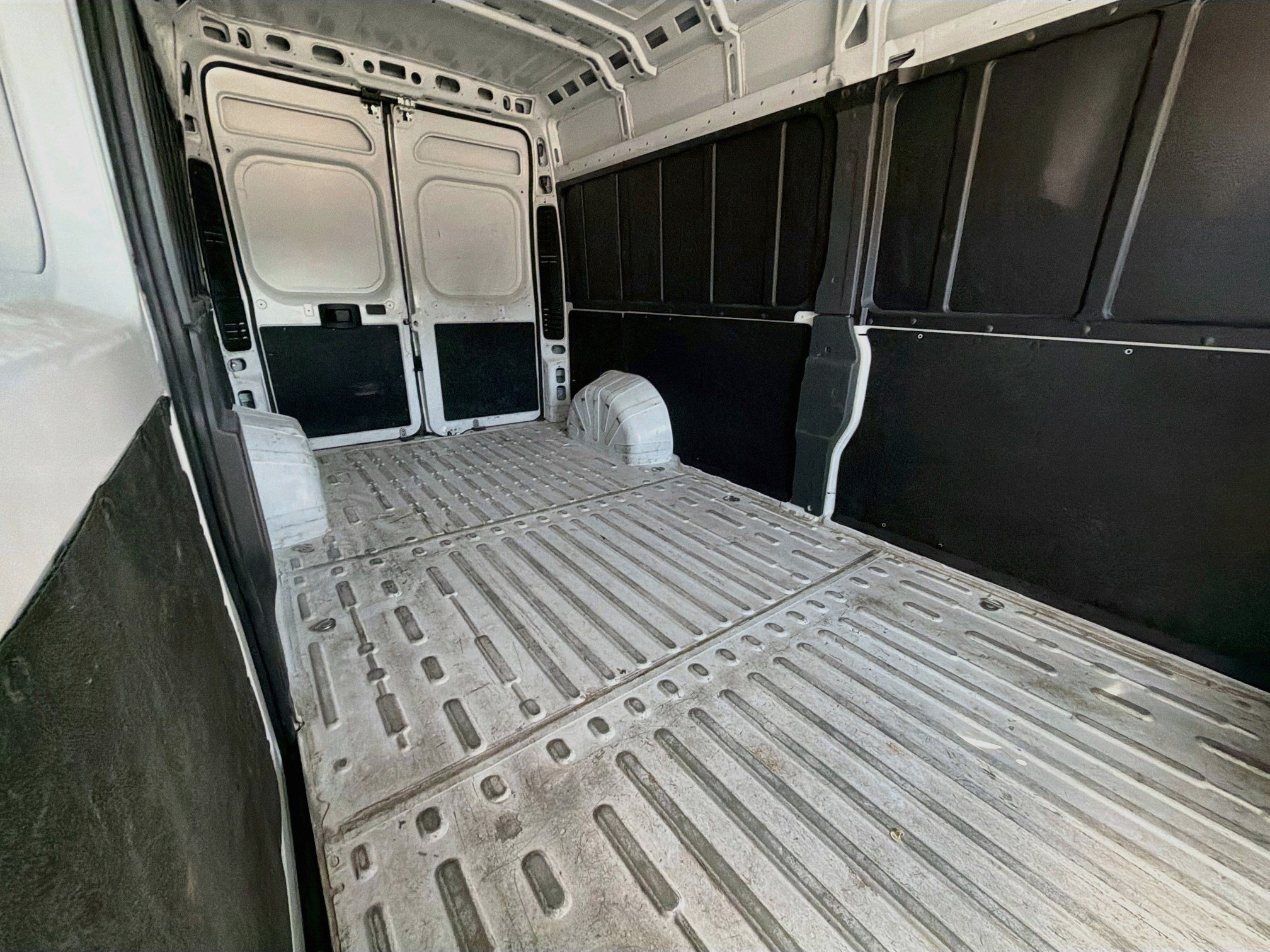 Used 2025 RAM ProMaster 2500 w/ Convenience Group FWD image 12