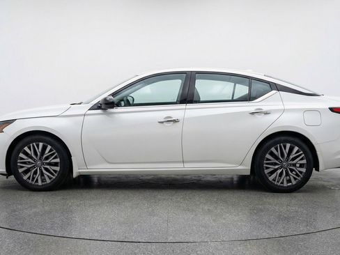 Used 2025 Nissan Altima 2.5 SV image 5