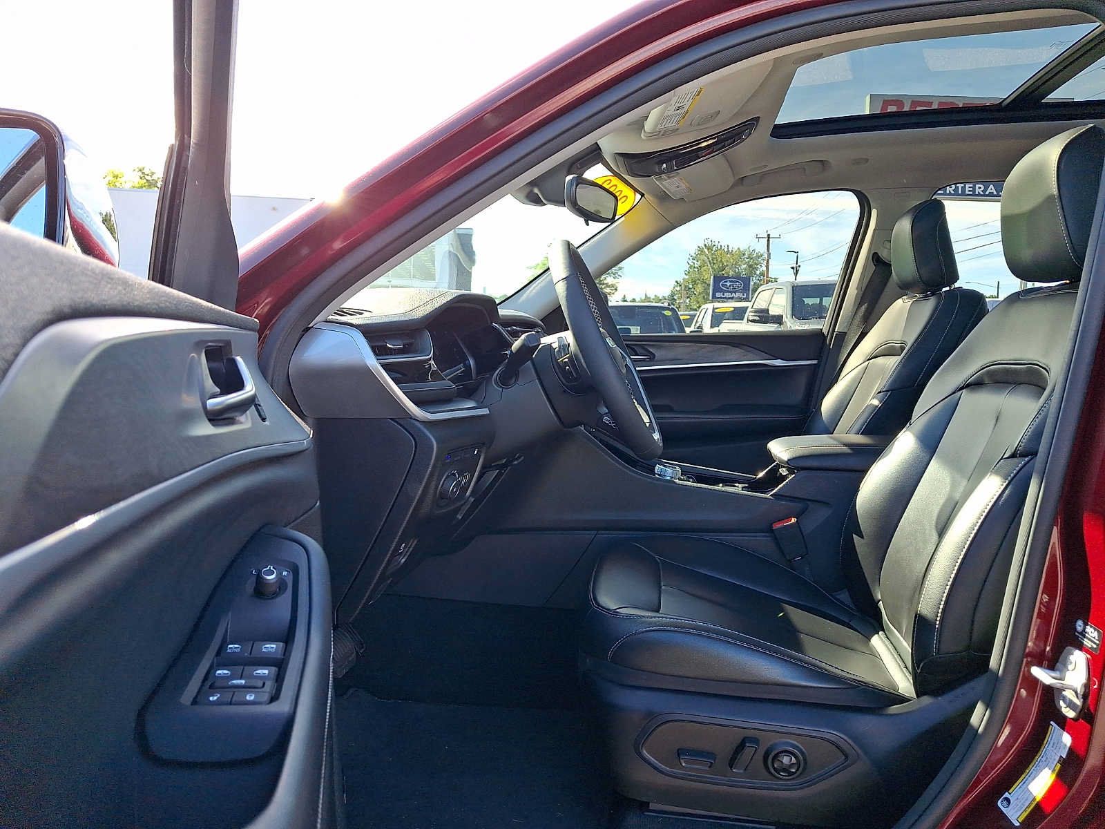 Used 2023 Jeep Grand Cherokee 4WD 4xe image 14