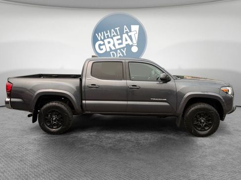 Used 2021 Toyota Tacoma SR5 AWD/4WD image 2