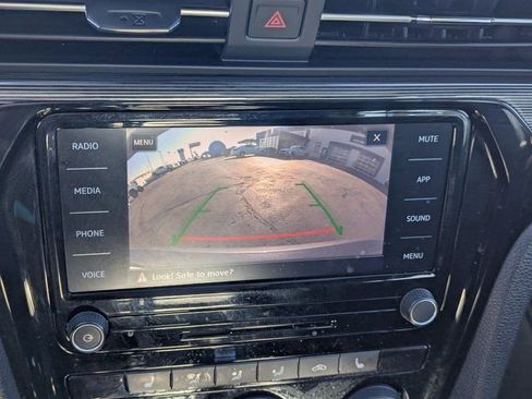 Used 2020 Volkswagen Passat 2.0T R-Line image 18