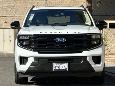 Used 2025 Ford Expedition Active AWD/4WD image 8