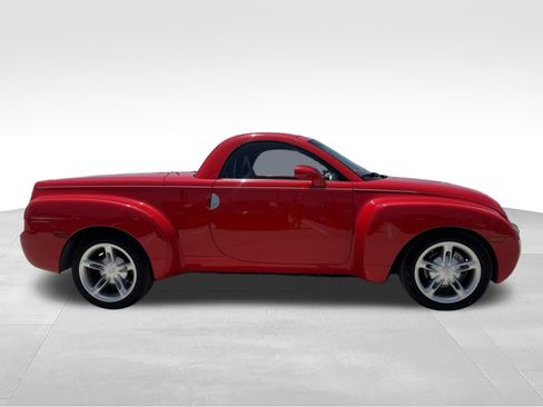 Used 2004 Chevrolet SSR w/ Preferred Equipment Group RWD image 4