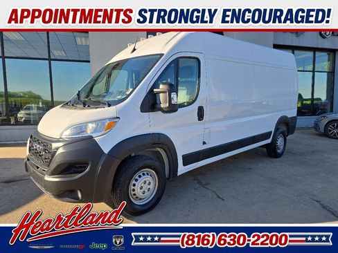 Used 2025 RAM ProMaster 2500 w/ Convenience Group FWD image 3