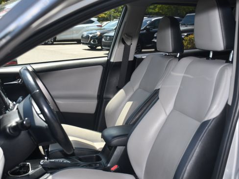 Used 2018 Toyota RAV4 Limited FWD image 12