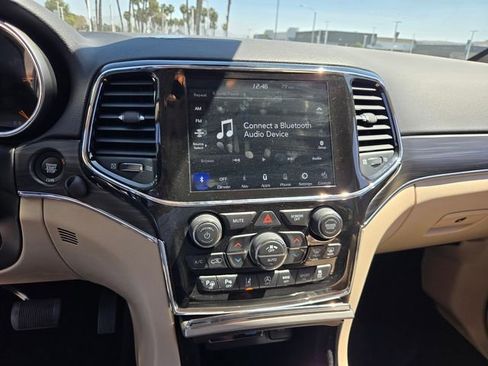 Used 2021 Jeep Grand Cherokee Limited AWD/4WD image 12