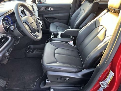 New 2026 Chrysler Pacifica Select image 9