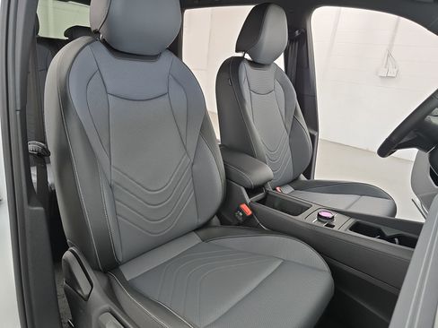 New 2026 Volkswagen Tiguan SE R-Line FWD image 10