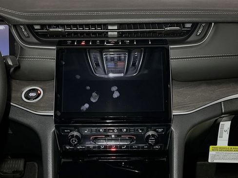 New 2025 Jeep Grand Cherokee Limited w/ Luxury Tech Group II image 8