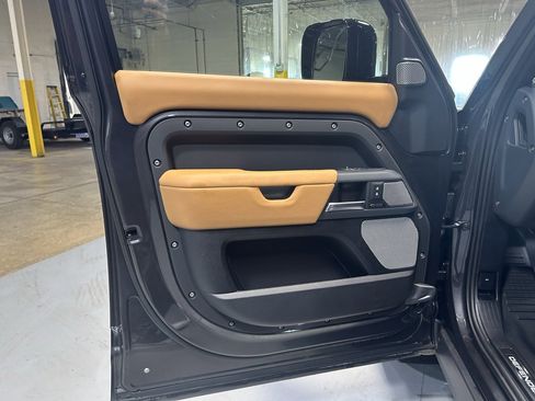 Used 2024 Land Rover Defender 130 X image 7