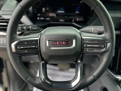 Used 2024 GMC Acadia AT4 w/ Luxury Package image 12