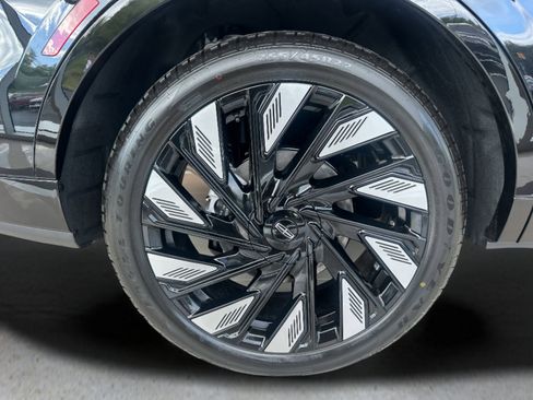 New 2026 Lincoln Nautilus Reserve w/ Jet Appearance Package AWD/4WD image 7