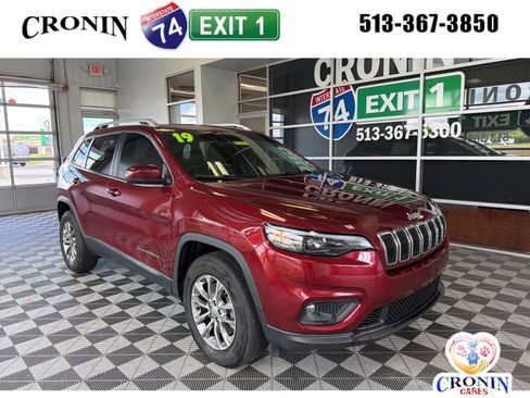 Used 2019 Jeep Cherokee Latitude Plus w/ Cold Weather Group AWD/4WD image 1