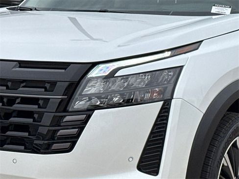 New 2026 Nissan Pathfinder Platinum image 5