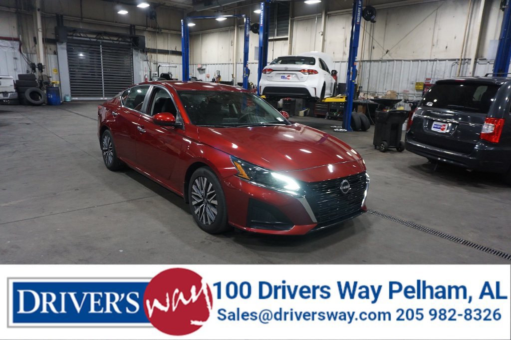 Used 2023 Nissan Altima 2.5 SV FWD image 1