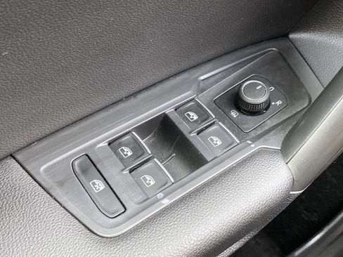 Used 2021 Volkswagen Tiguan SE FWD image 24