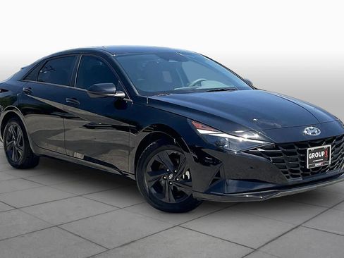 Used 2023 Hyundai Elantra SEL w/ Cargo Package FWD image 3