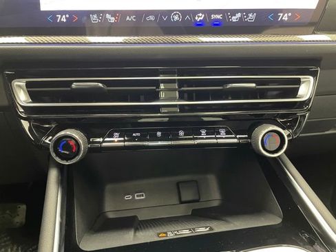 New 2026 Chevrolet Traverse High Country w/ LPO, Floor Liner Package image 6