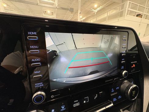 Used 2021 Toyota Highlander XLE AWD/4WD image 21