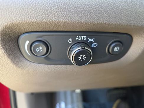 Used 2019 Chevrolet Traverse LT image 42