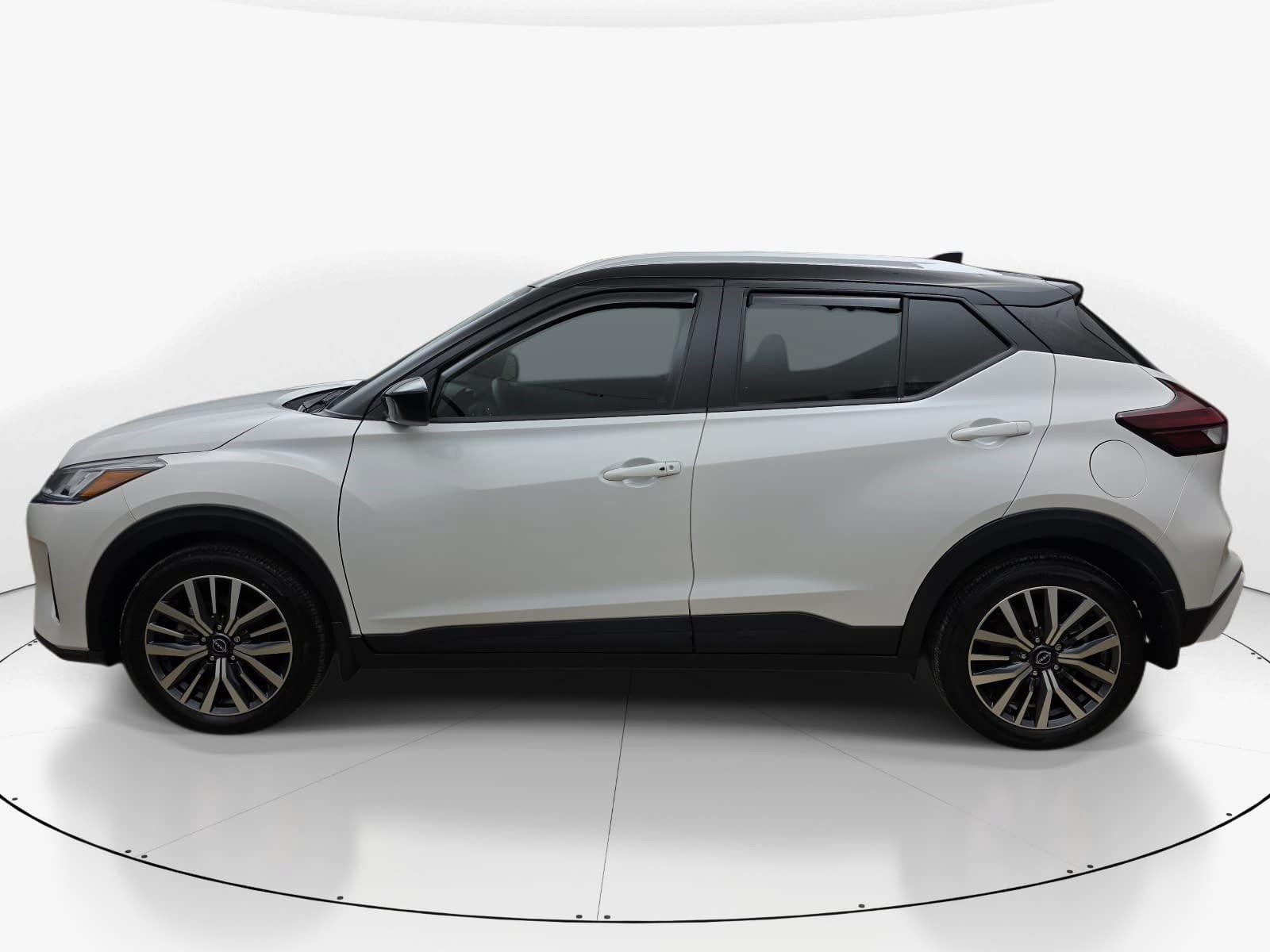Used 2024 Nissan Kicks SV FWD image 7