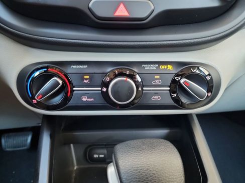 Used 2022 Kia Soul LX image 28