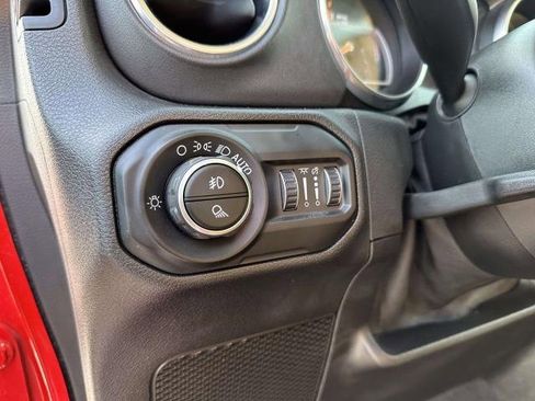 Used 2020 Jeep Gladiator Overland image 8