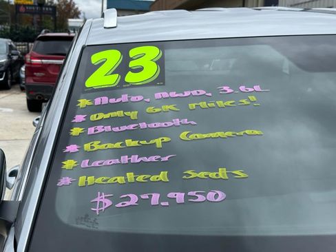 Used 2023 Volkswagen Atlas Cross Sport SE image 2