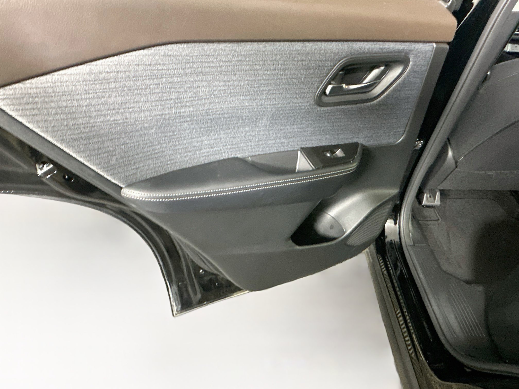 Used 2023 Nissan Rogue SV FWD image 25