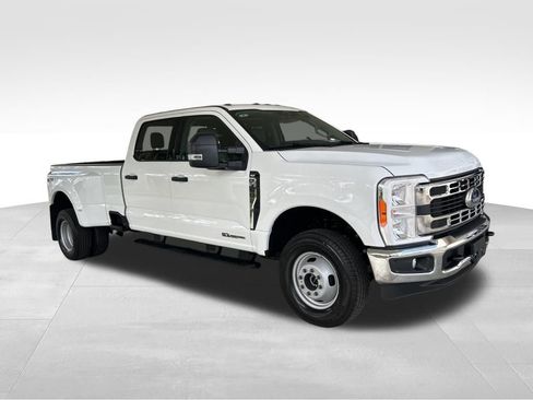 Used 2025 Ford F350 XLT image 2