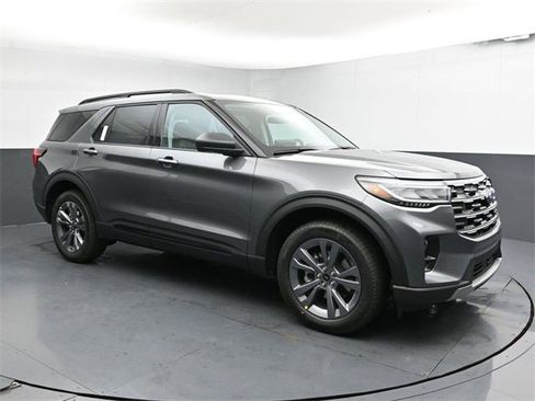 New 2026 Ford Explorer Active w/ Active Comfort Package image 3