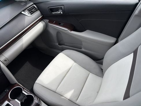 Used 2013 Toyota Camry XLE FWD image 19
