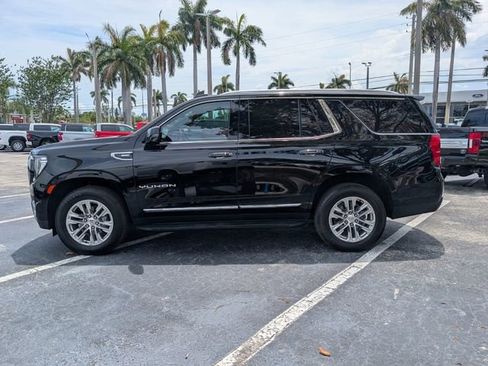 Used 2024 GMC Yukon SLT w/ SLT Luxury Package RWD image 4