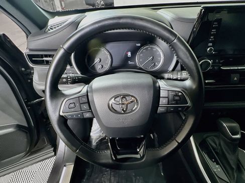 Used 2021 Toyota Highlander XSE AWD/4WD image 10