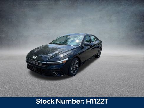 New 2025 Hyundai Elantra Limited image 7